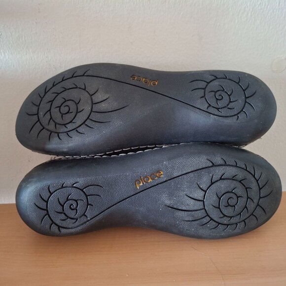 Place Women's Stella Black Leather Comfort Shoes - Slip-On Flats US Size 6 - Picture 5 of 7